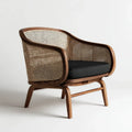 Fauteuil de salon brun en bois massif et cannage de rotin avec coussin noir forme arrondie 72 x 78 x 76 cm